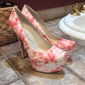 Alice and Olivia floral platform pumps size 8
